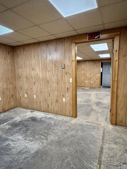 More Photos Of 21 Squires St, Cortland Warehouse For Lease