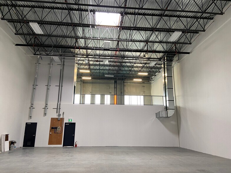 More Photos Of 5423 61 Av SE, Calgary Warehouse For Sale