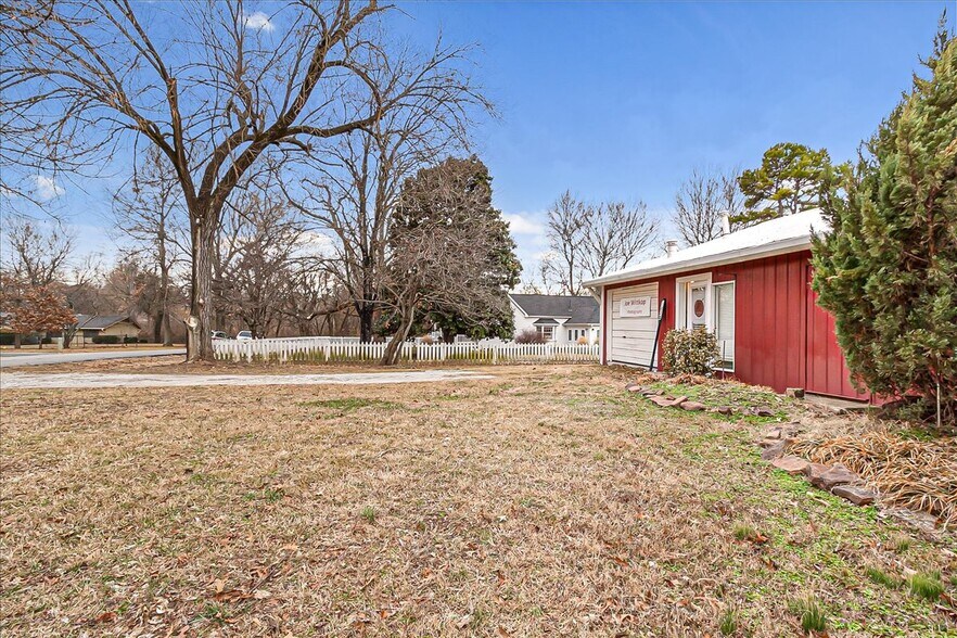 More Photos Of 2175 N Stone Chapel Ln, Fayetteville Light Distribution For Lease