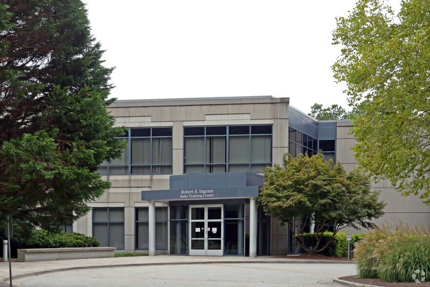 More Photos Of 40 Moore Dr, Durham Unknown For Lease