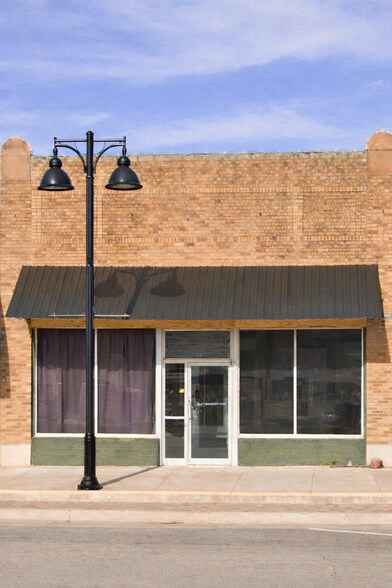 Primary Photo Of 213 W Main St, Purcell Storefront For Lease