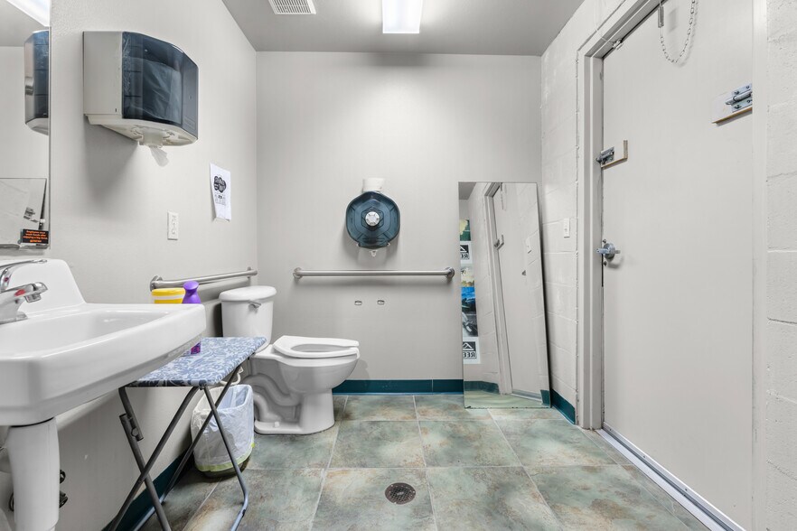 More Photos Of 3090 Ridgewood Dr, Daytona Beach Freestanding For Sale