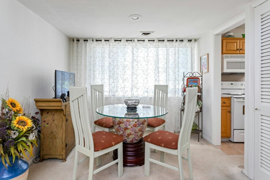 More Photos Of 1038-1056 Main St S, Woodbury Apartments For Sale