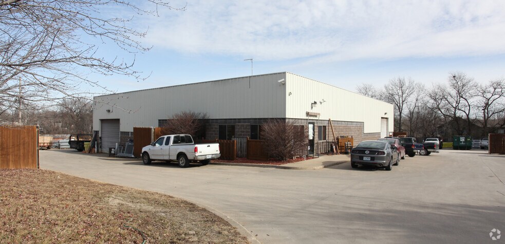 More Photos Of 6770 W 152nd Ter, Overland Park Warehouse For Lease