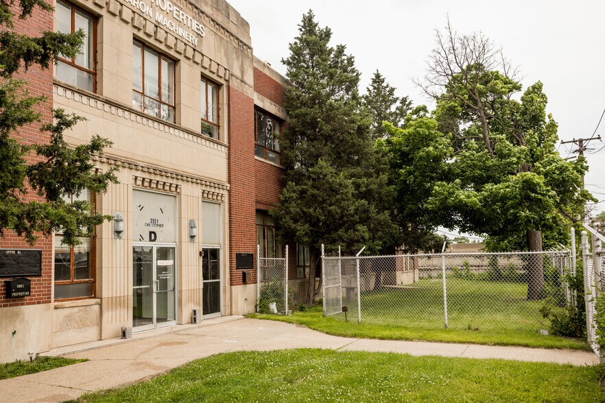 More Photos Of 3901 Christopher St, Hamtramck Manufacturing For Lease