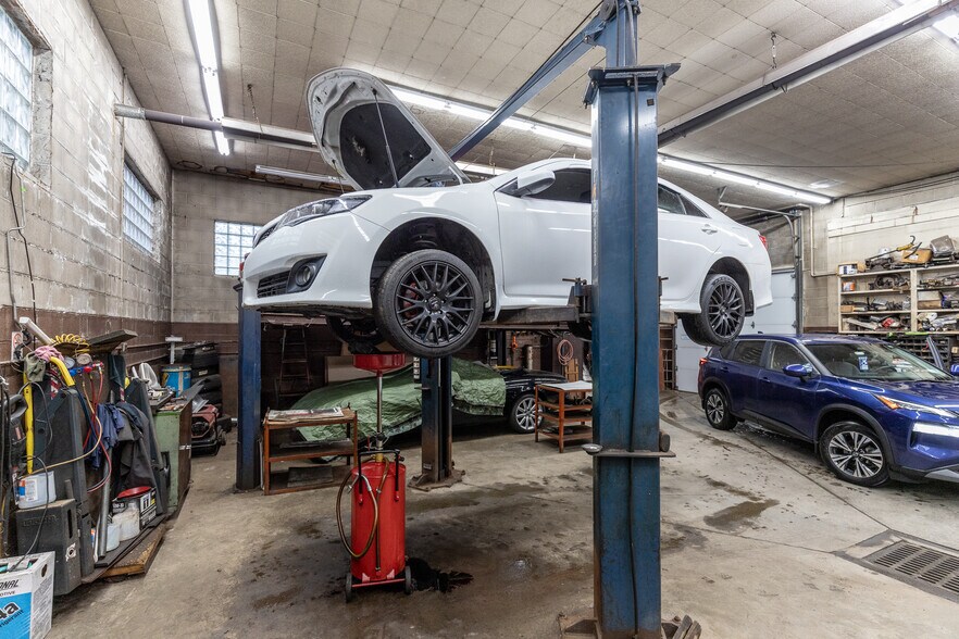More Photos Of 252 Kenmore Ave, Buffalo Auto Repair For Sale