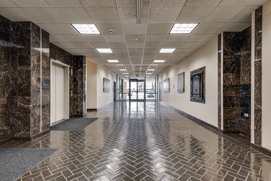 More Photos Of 24 Smith Rd, Midland Office For Lease