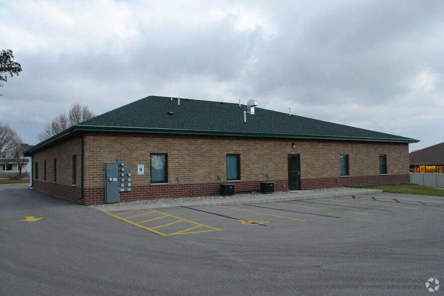 More Photos Of N1697 Municipal Dr, Greenville Office For Lease