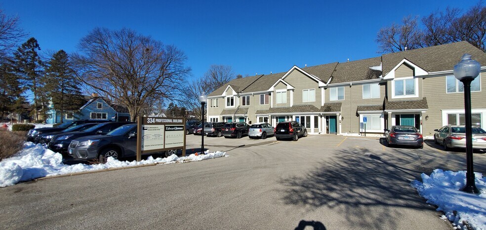 More Photos Of 334 E Colfax St, Palatine Loft Creative Space For Lease