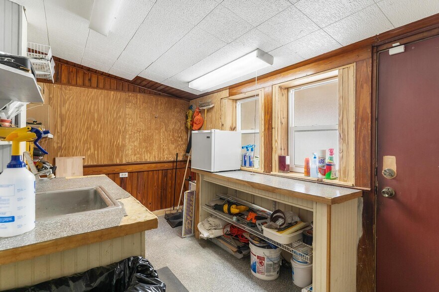 More Photos Of 1024 W Main St, Leesburg Storefront Retail Residential For Sale