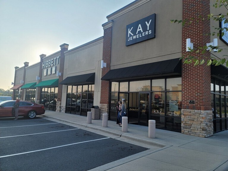 More Photos Of 730 Leonard, Albemarle Unknown For Lease