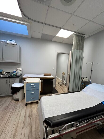 More Photos Of 459 7th Ave, Brooklyn Storefront Retail Office For Lease