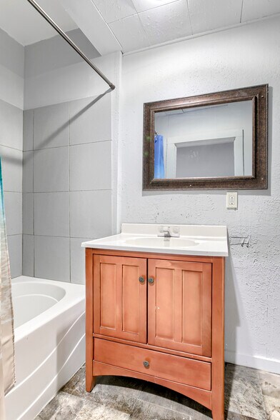 More Photos Of 1127 Merriam Ln, Kansas City Apartments For Sale