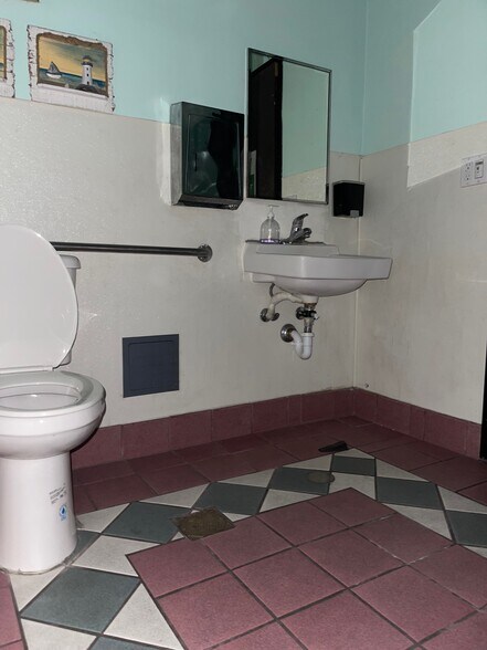 More Photos Of 818 N Pacific Ave, Glendale General Retail For Lease