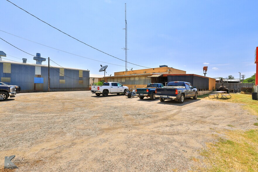 More Photos Of 1841 S Treadaway Blvd, Abilene Industrial For Sale