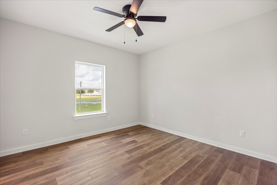 More Photos Of 710 N Sycamore St, Hico Apartments For Sale