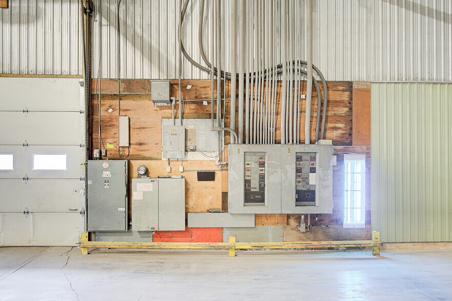 More Photos Of 1375 Rue Brouillette, Saint-hyacinthe Manufacturing For Lease