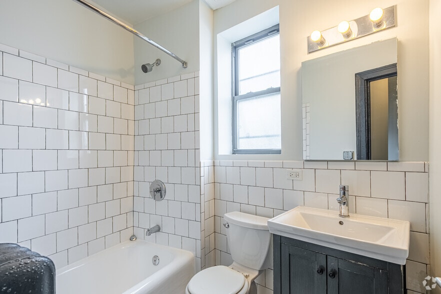 More Photos Of 6805 N Sheridan Rd, Chicago Apartments For Lease