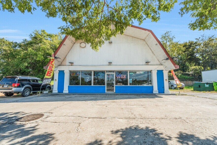 Primary Photo Of 211 N Riverside Dr, Clarksville Freestanding For Sale