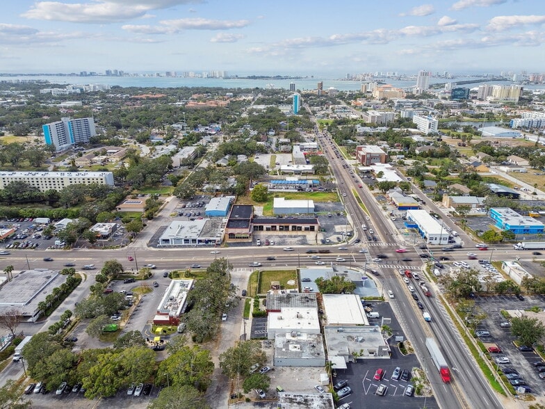 More Photos Of 1212 Rogers St, Clearwater Bar For Sale