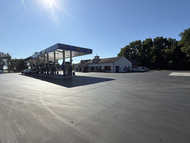 More Photos Of 7283 W Henrietta Rd, Rush Auto Dealership For Lease
