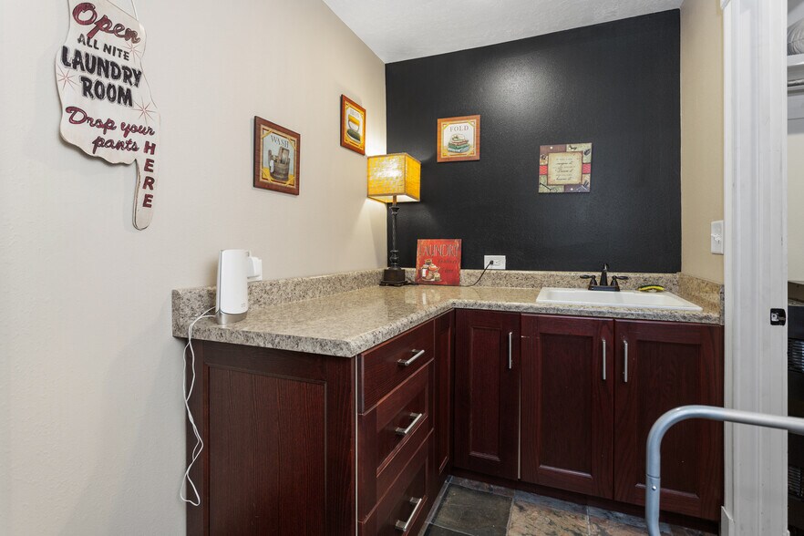 More Photos Of 1012 Noble St, Anniston Storefront Retail Office For Sale