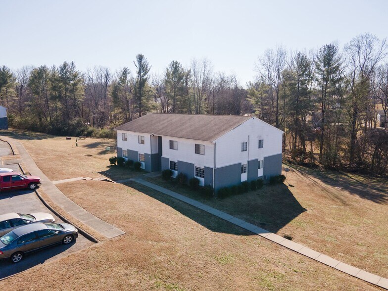 More Photos Of 1351 Avondale Dr, Clarksville Apartments For Sale
