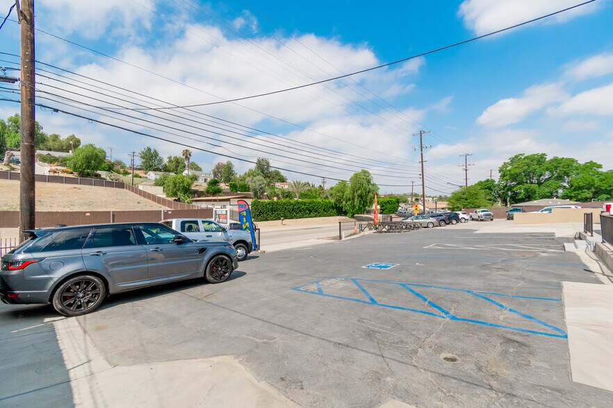 More Photos Of 19700 Temescal Canyon Rd, Corona Freestanding For Lease