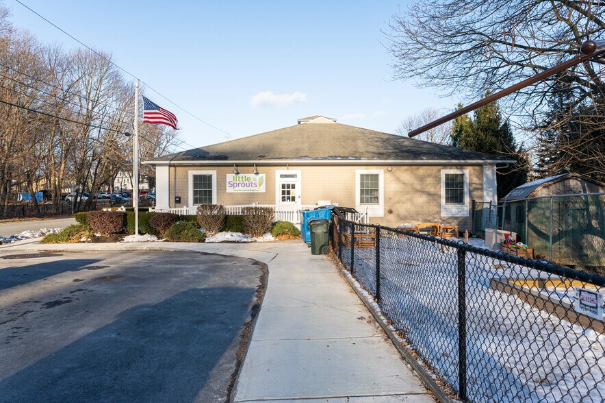 More Photos Of 36 Sparhawk St, Amesbury Daycare Center For Sale