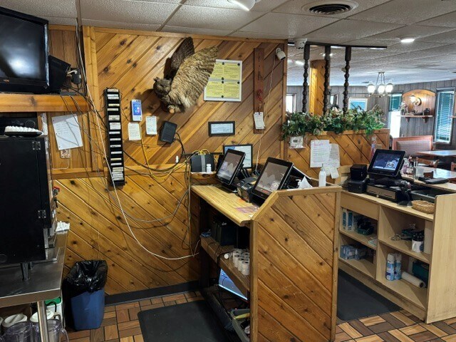 More Photos Of 244 N Pioneer Park Rd, Westfield General Retail For Lease