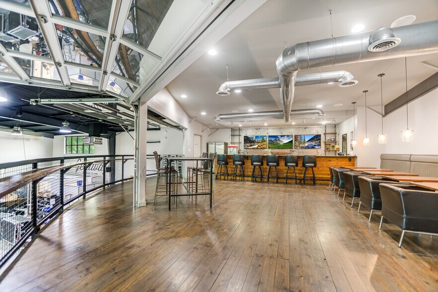 More Photos Of 3700 Thompson St, Austin Loft Creative Space For Lease
