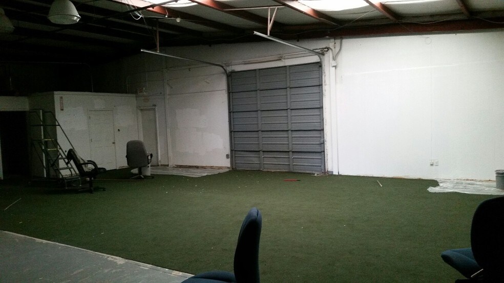More Photos Of 1080 N Cobb Pky, Marietta Freestanding For Lease