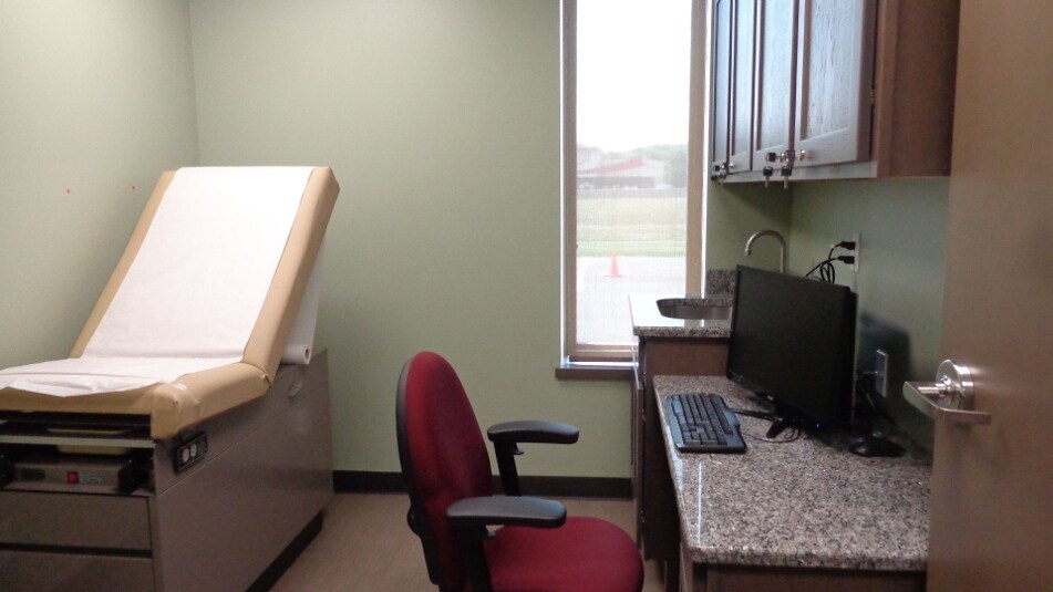 More Photos Of 6839-6855 Spring Valley Dr, Holland Medical For Lease