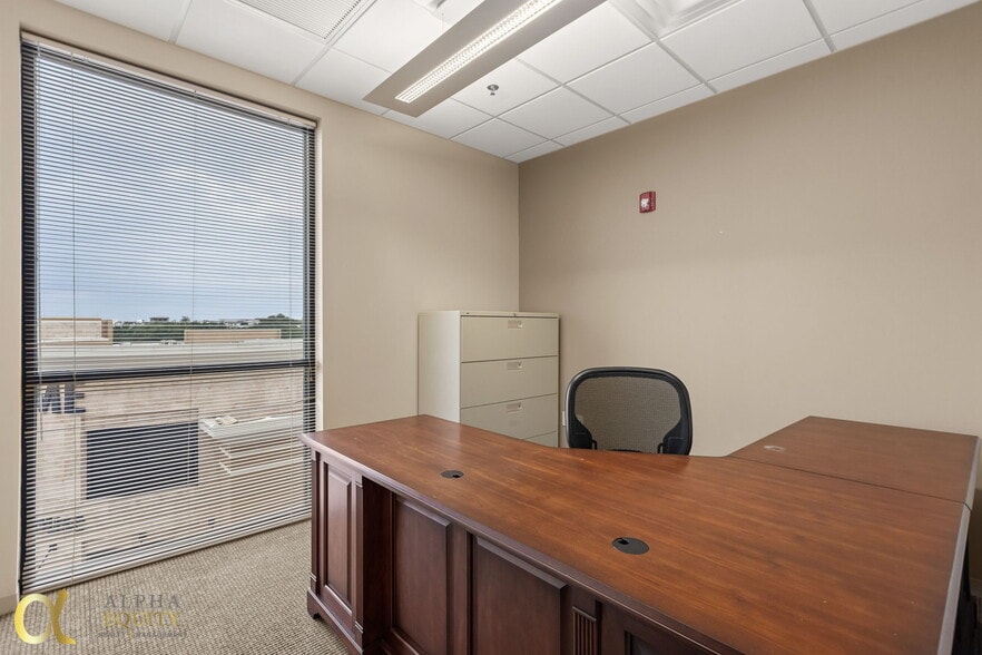 More Photos Of 1525 International Pky, Lake Mary Office For Sale