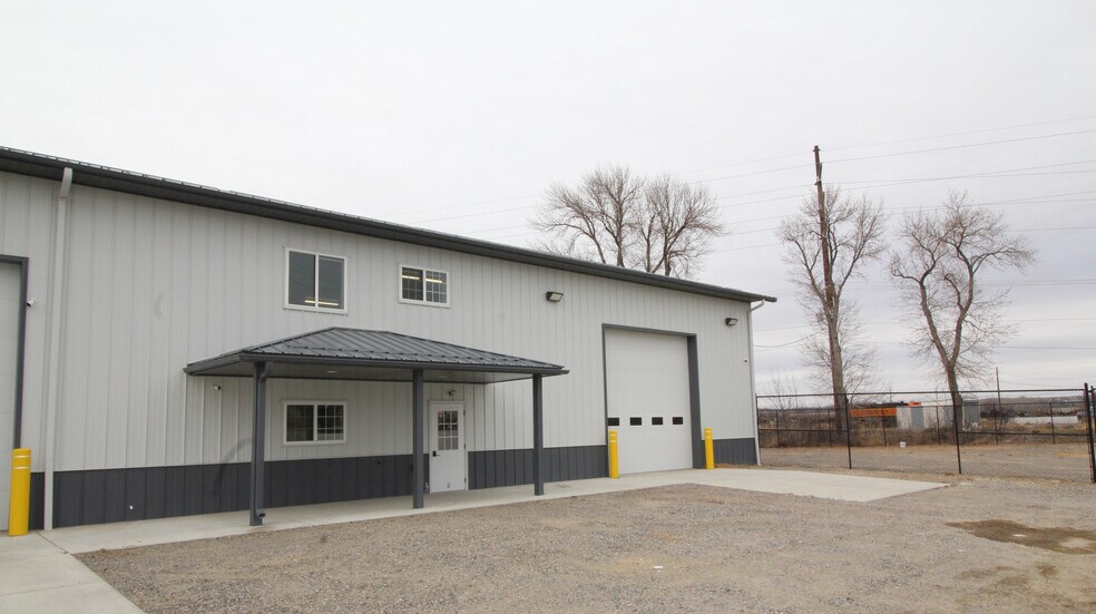 More Photos Of 1415 E Railroad St, Laurel Warehouse For Lease