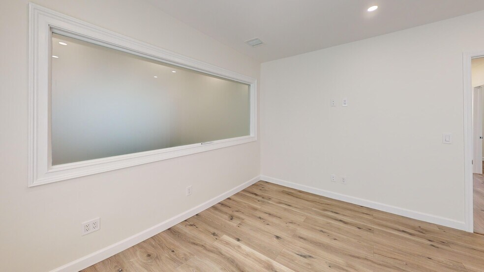 More Photos Of 1444 Clove Rd, Staten Island Office For Lease