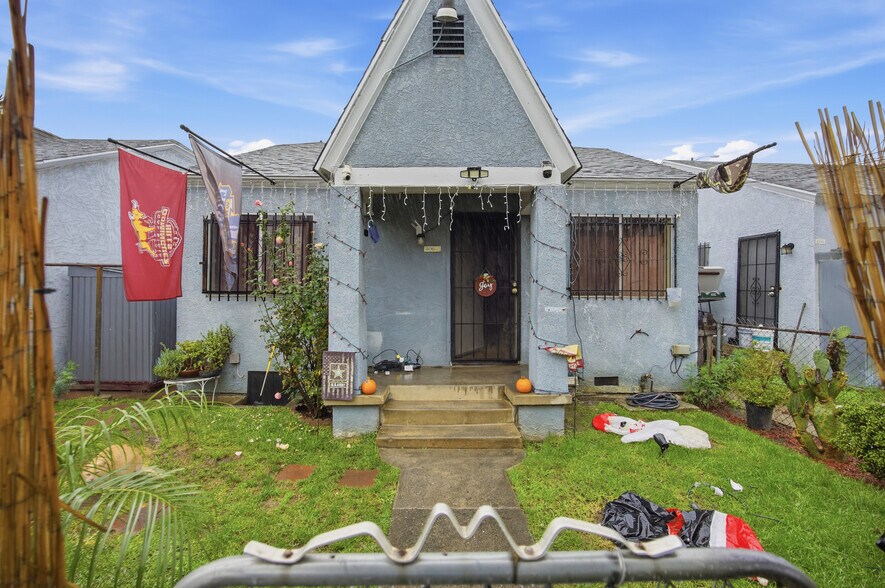 More Photos Of 406-412 1/2 E Rosecrans Ave, Compton Apartments For Sale