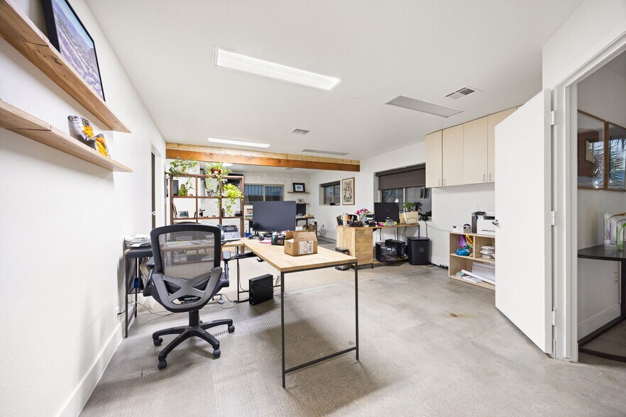 More Photos Of 81500 Industrial Pl, Indio Warehouse For Sale