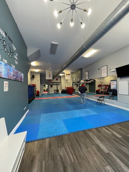 More Photos Of 1856 W Chicago Ave, Chicago Storefront Retail Residential For Lease