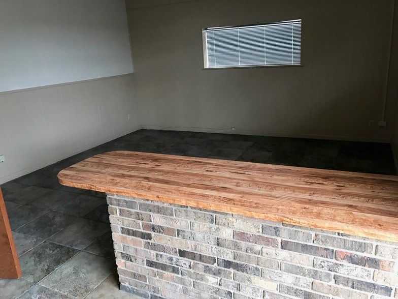 More Photos Of 920 Roberts Cut Off Rd, River Oaks Office For Lease