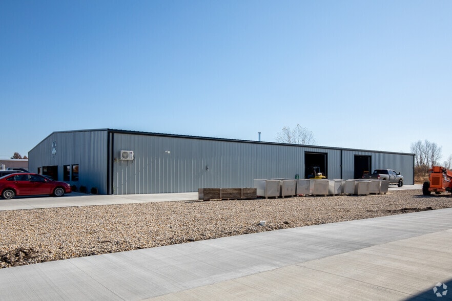 More Photos Of 1700 Commerce Dr, Tonganoxie Warehouse For Sale