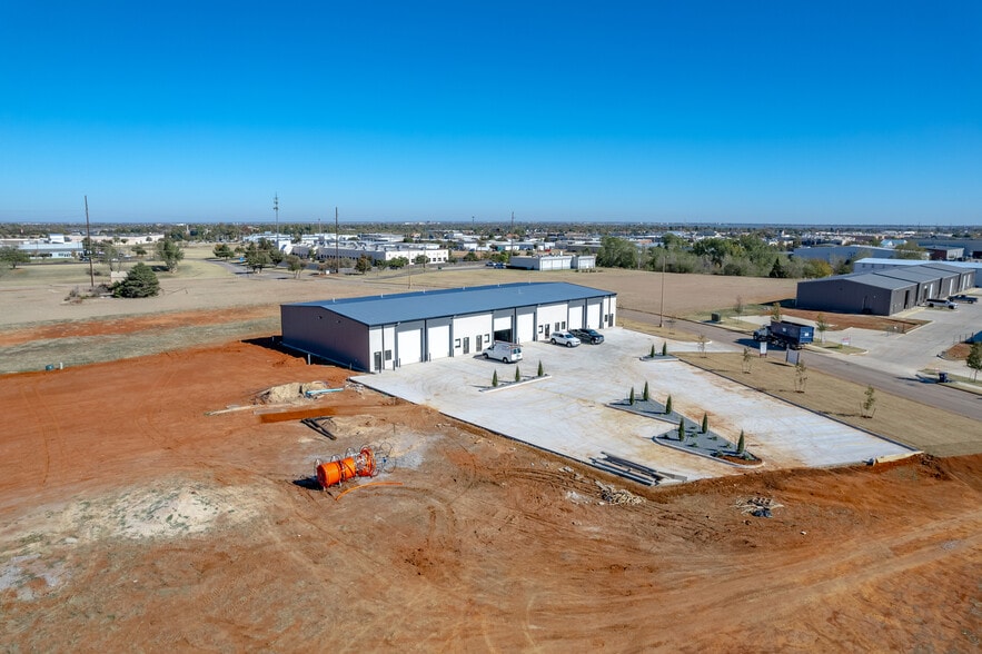 More Photos Of 8101 Silver Xing, Oklahoma City Unknown For Lease