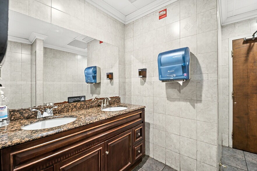 More Photos Of 380 Coal St, Wilkes Barre Freestanding For Lease