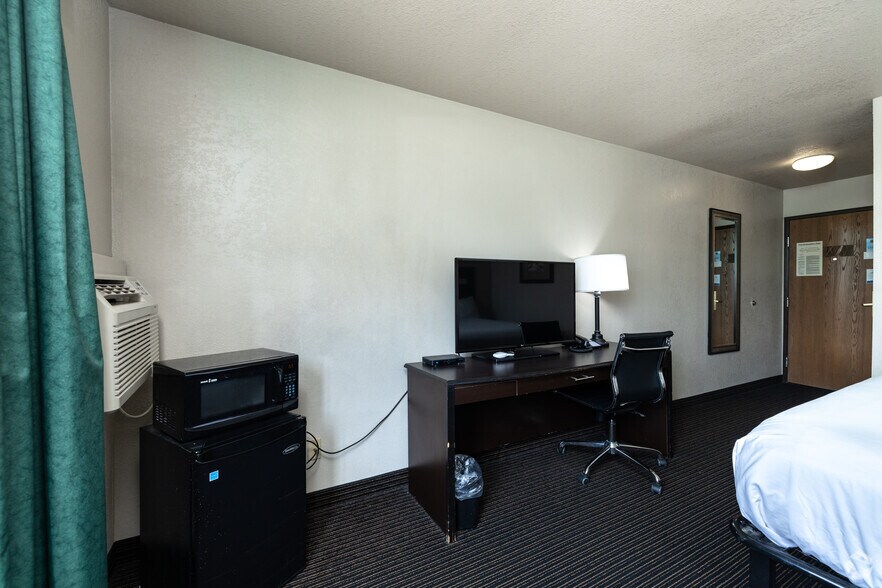 More Photos Of 1710 Jefferson St, Jefferson City Hotel For Sale