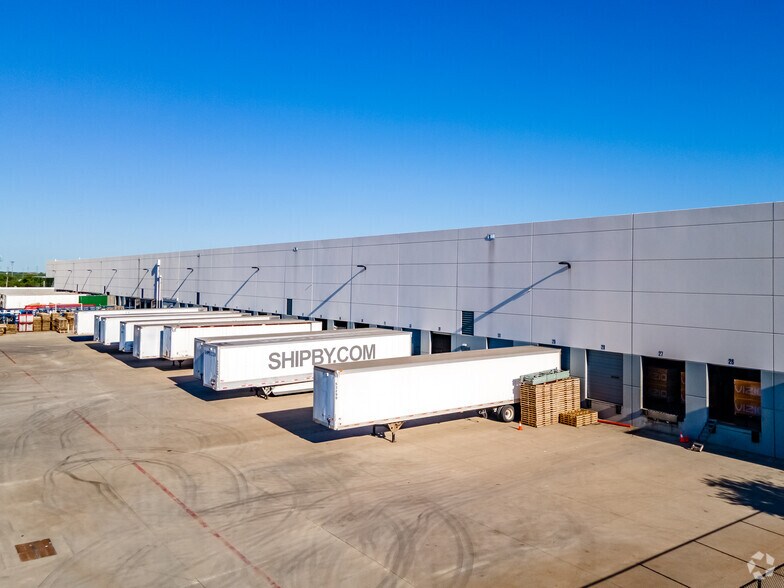 More Photos Of 2250 Lion Country Pky, Grand Prairie Distribution For Lease
