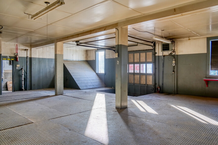 More Photos Of 6 Clinton Ave, Westfield Warehouse For Sale