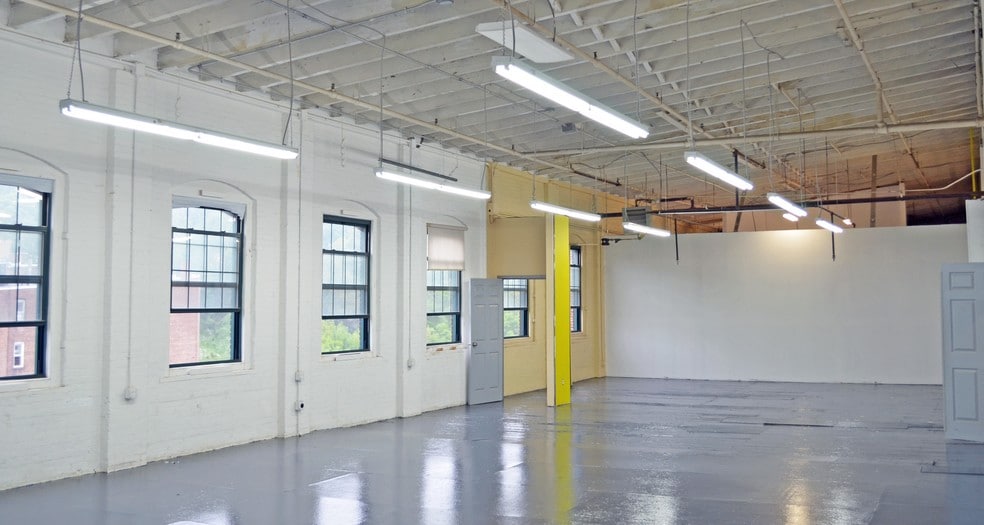 More Photos Of 500-530 Nepperhan Ave, Yonkers Showroom For Lease