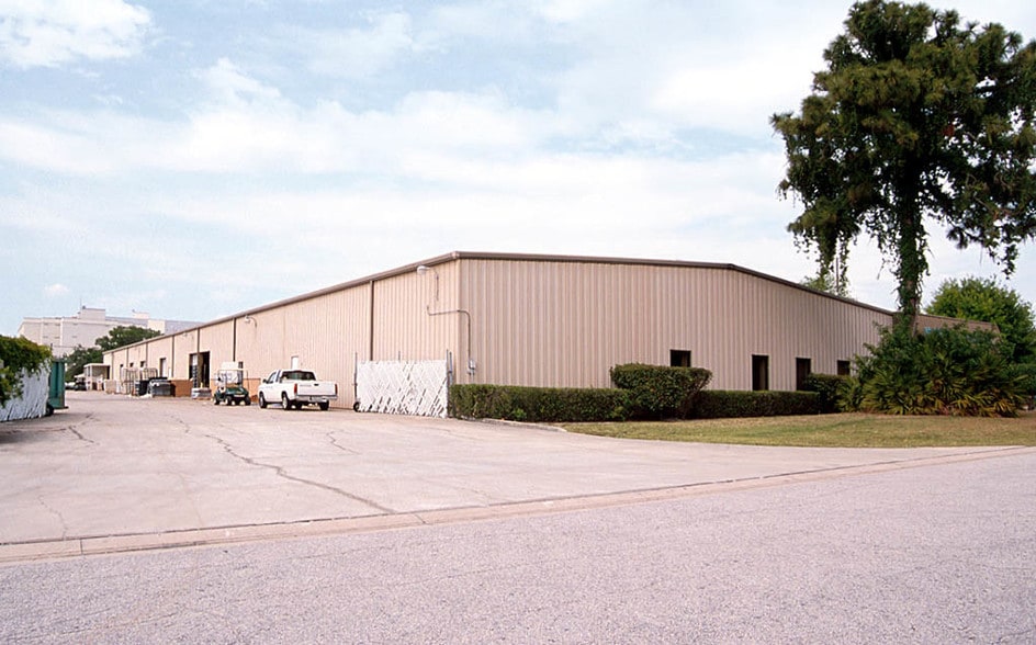 More Photos Of 5325 N 140th Ave, Clearwater Manufacturing For Sale