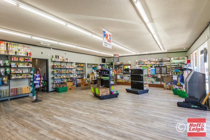 More Photos Of 221 W Main St, Florence General Retail For Lease