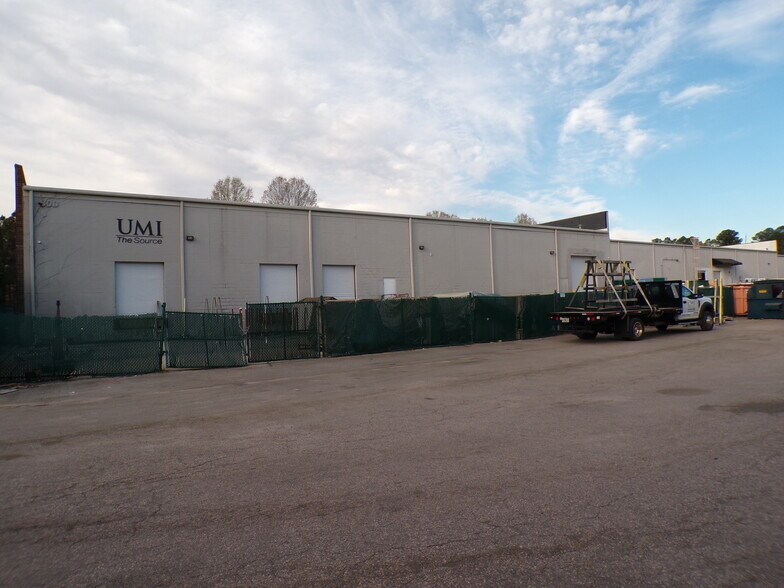More Photos Of 300 Dominion Dr, Morrisville Warehouse For Lease